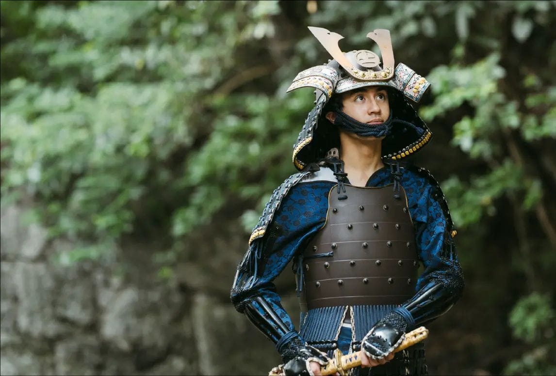 Matsuyama in armour drawing sword