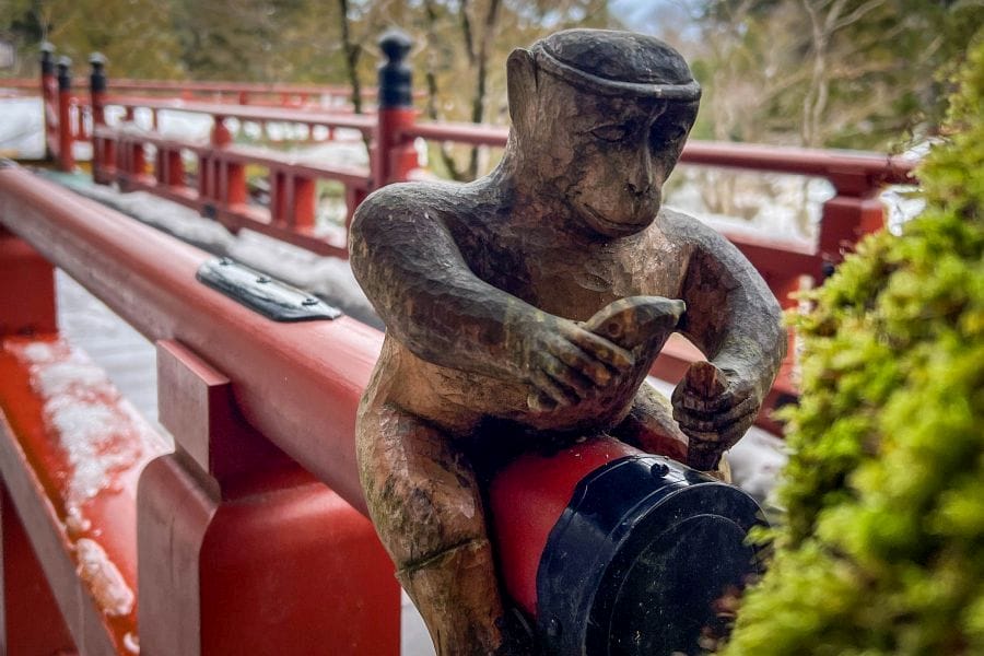 Nata-dera monkey carpenter figure