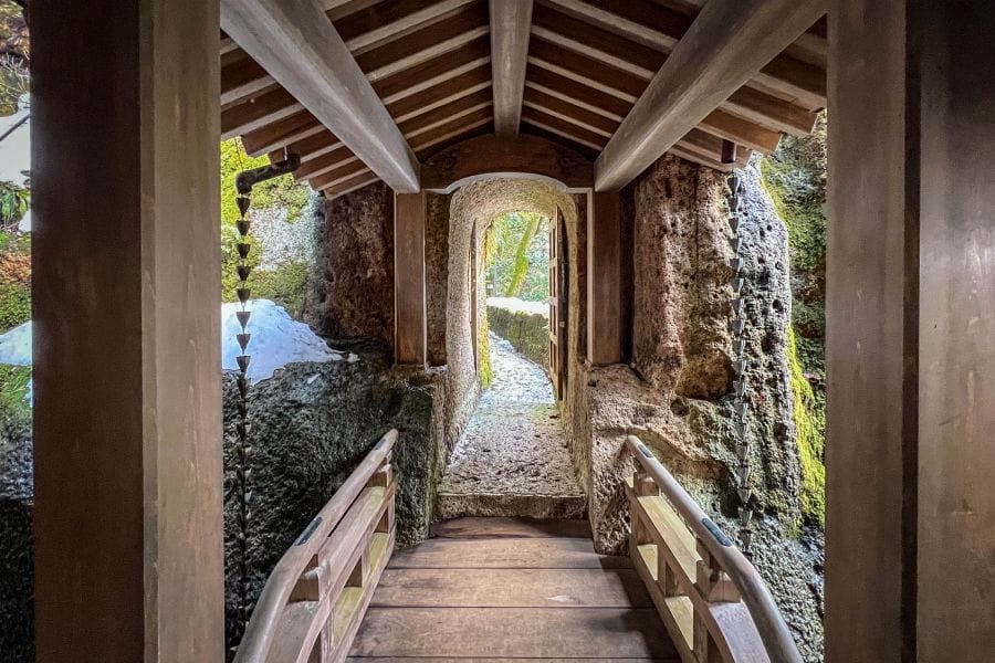 Nata-dera rock tunnel and bridge