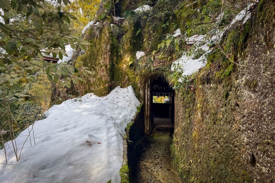 Nata-dera rock tunnel