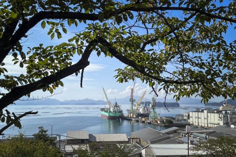 Akitsu, Sakakiyama Hachiman Shrine sea view