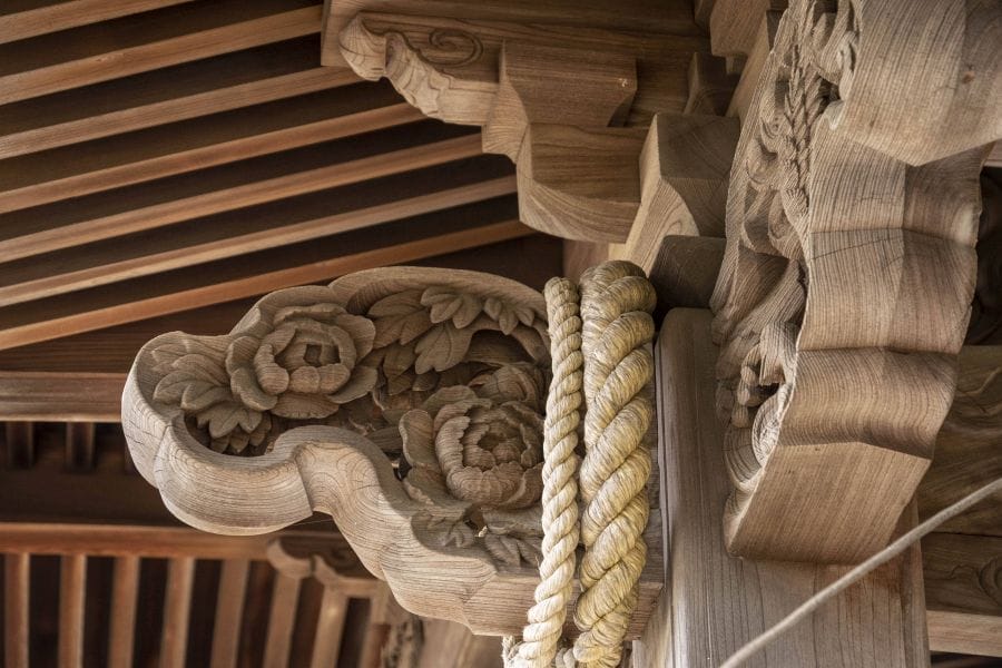 Yugeshima shrine carving