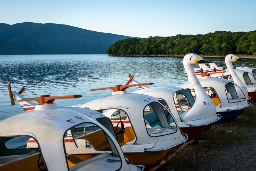 Lake Kussharo pedalos (3)