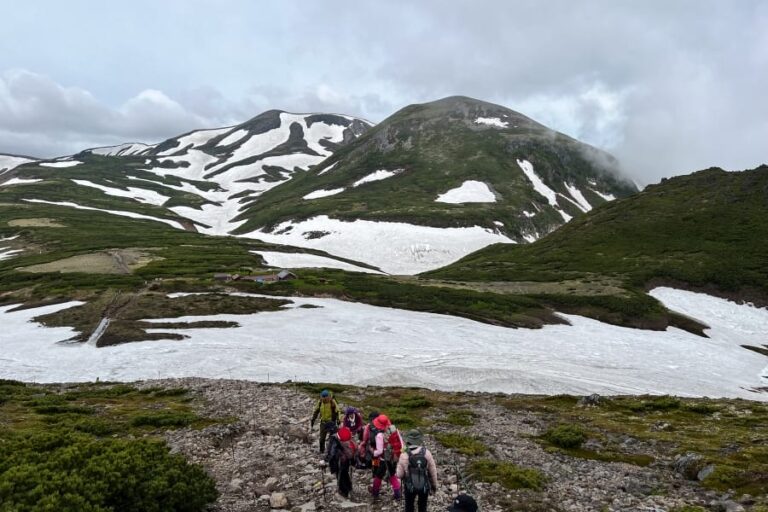 Mt. Daisetsu big scenery with hikers (2)