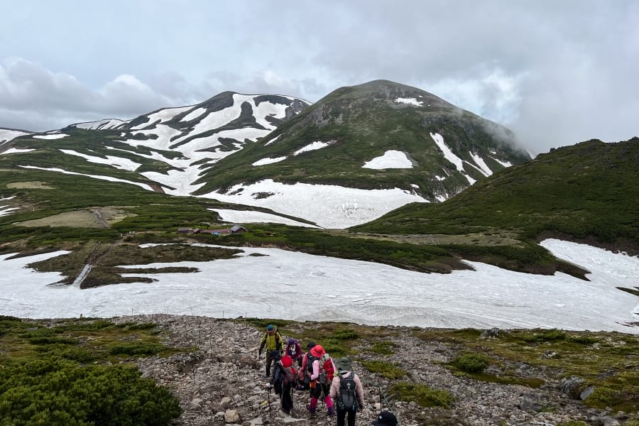 Mt. Daisetsu big scenery with hikers (2)