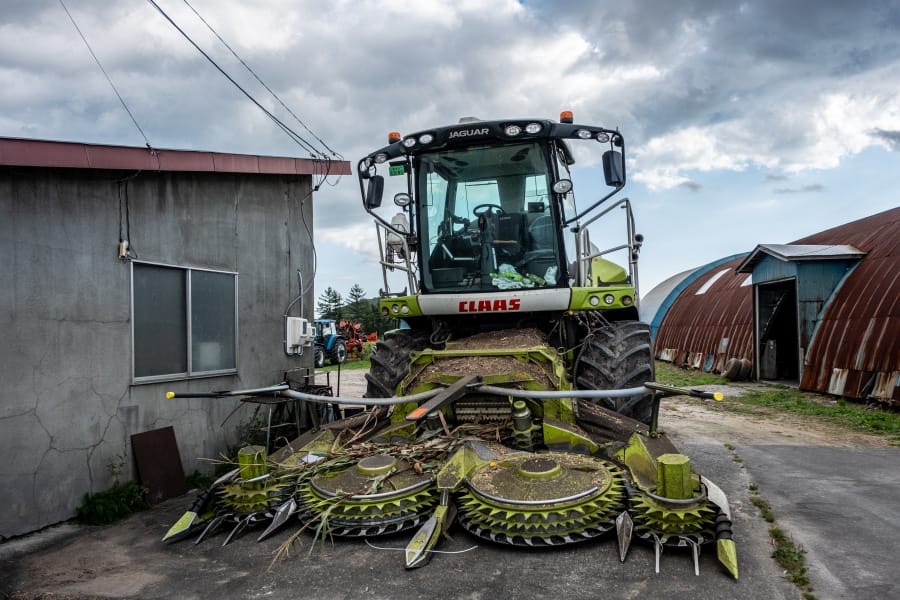 Akan, corn harvester machine