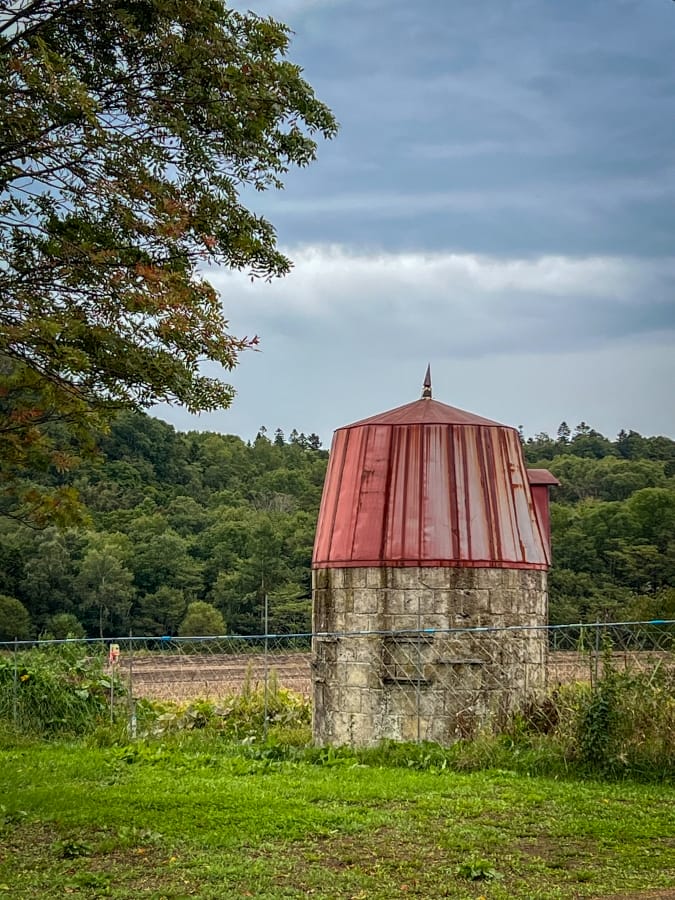 Pointy top round barn